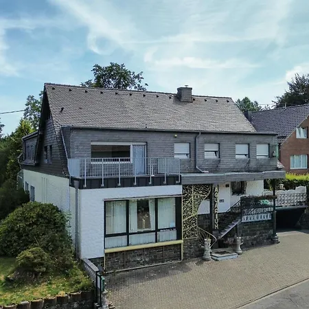Groepsverblijf Monschau - Ruim Vakantiehuis voor 28 met Sauna Apartment Monschau