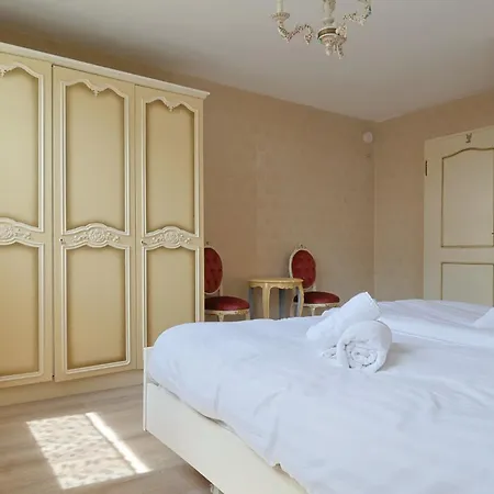 Groepsverblijf Monschau - Ruim Vakantiehuis voor 28 met Sauna Apartment Monschau