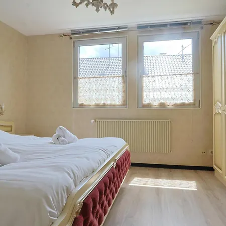 Apartment Groepsverblijf Monschau - Ruim Vakantiehuis voor 28 met Sauna