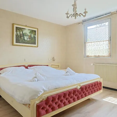 Groepsverblijf Monschau - Ruim Vakantiehuis voor 28 met Sauna * Monschau