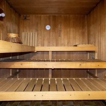 Groepsverblijf Monschau - Ruim Vakantiehuis voor 28 met Sauna Monschau