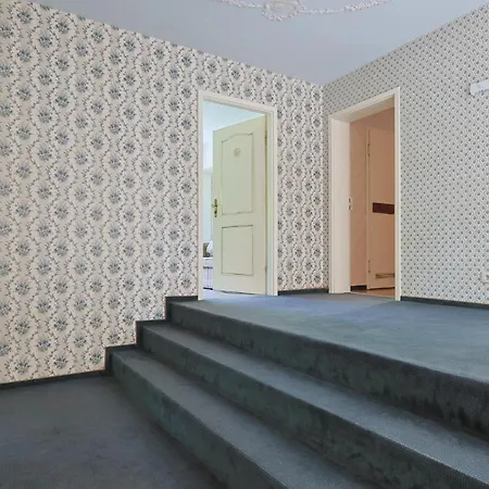 Apartment Groepsverblijf Monschau - Ruim Vakantiehuis voor 28 met Sauna