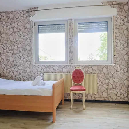 Groepsverblijf Monschau - Ruim Vakantiehuis voor 28 met Sauna Apartment
